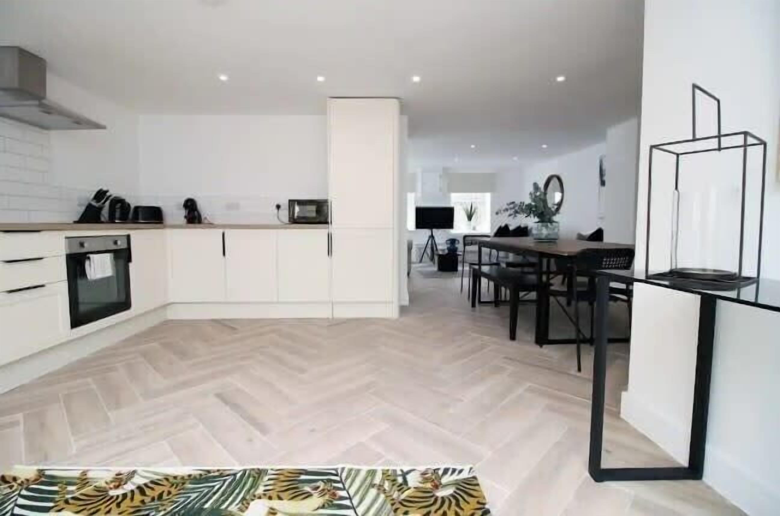 冰箱、微波炉、烤箱、炉灶