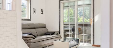 Basic Room, 1 Bedroom (201(Duplex flat, Spa,Netflix)) | 1 bedroom, free WiFi