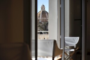 Appartamento Premium, 2 camere da letto | Area soggiorno | TV LED 32 pollici con canali digitali, TV