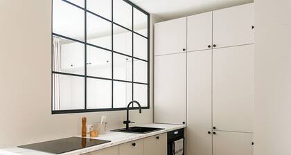 Central 1BR next to the park