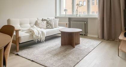 Central 1BR next to the park