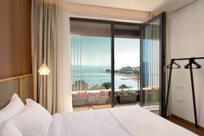 8 bedrooms, iron/ironing board, WiFi, bed sheets