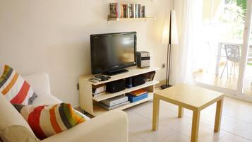 Télévision, lecteur de DVD, chaîne hi-fi