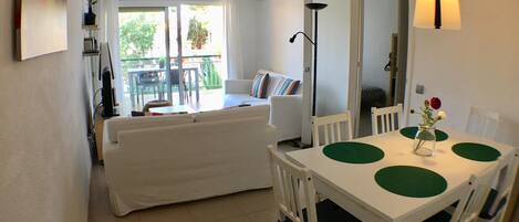 Fernseher, DVD-Player, Stereoanlage