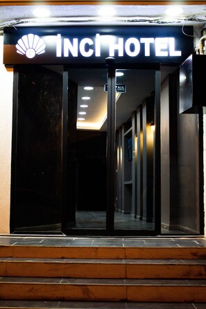 Front of property - White Park Hotel (Istanbul)