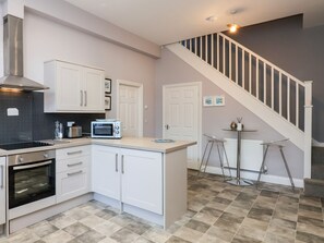 Kühlschrank, Geschirrspüler, Wasserkocher, Toaster