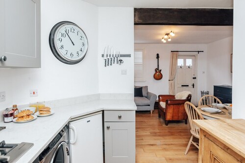 Chalk House - Pet Friendly - From 125 Per Night