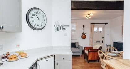 Chalk House - Pet Friendly - From 125 Per Night