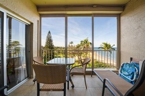 Kondominium, 2 kamar tidur | Tempat makan outdoor