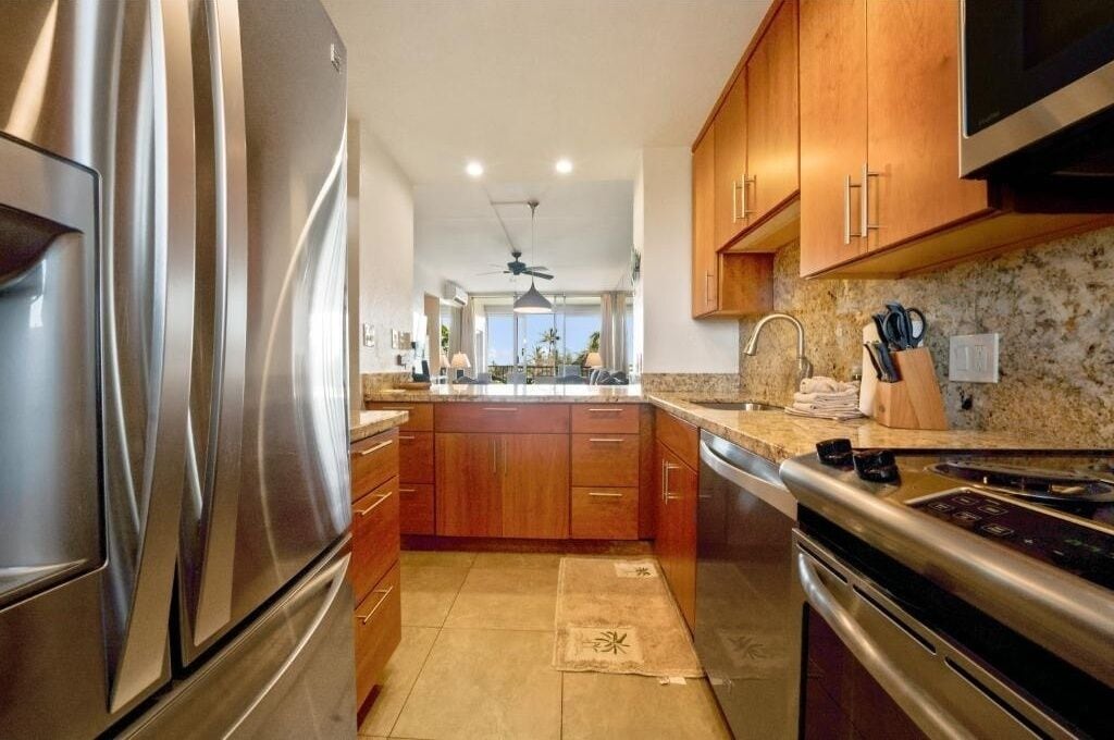 Condo, 2 habitaciones | Cocina privada | Cafetera y tetera, refrigerador, horno y tostadora 