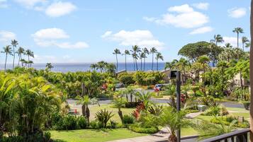 Condo, 2 Bedrooms | Property grounds
