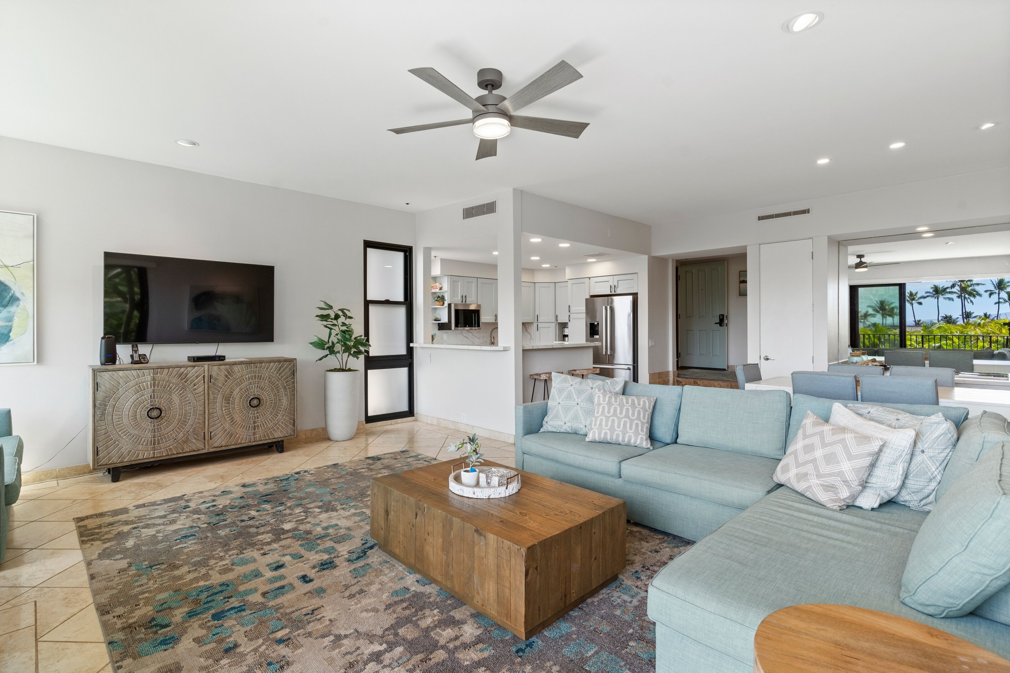 Condo, 2 Bedrooms | Living area | Smart TV