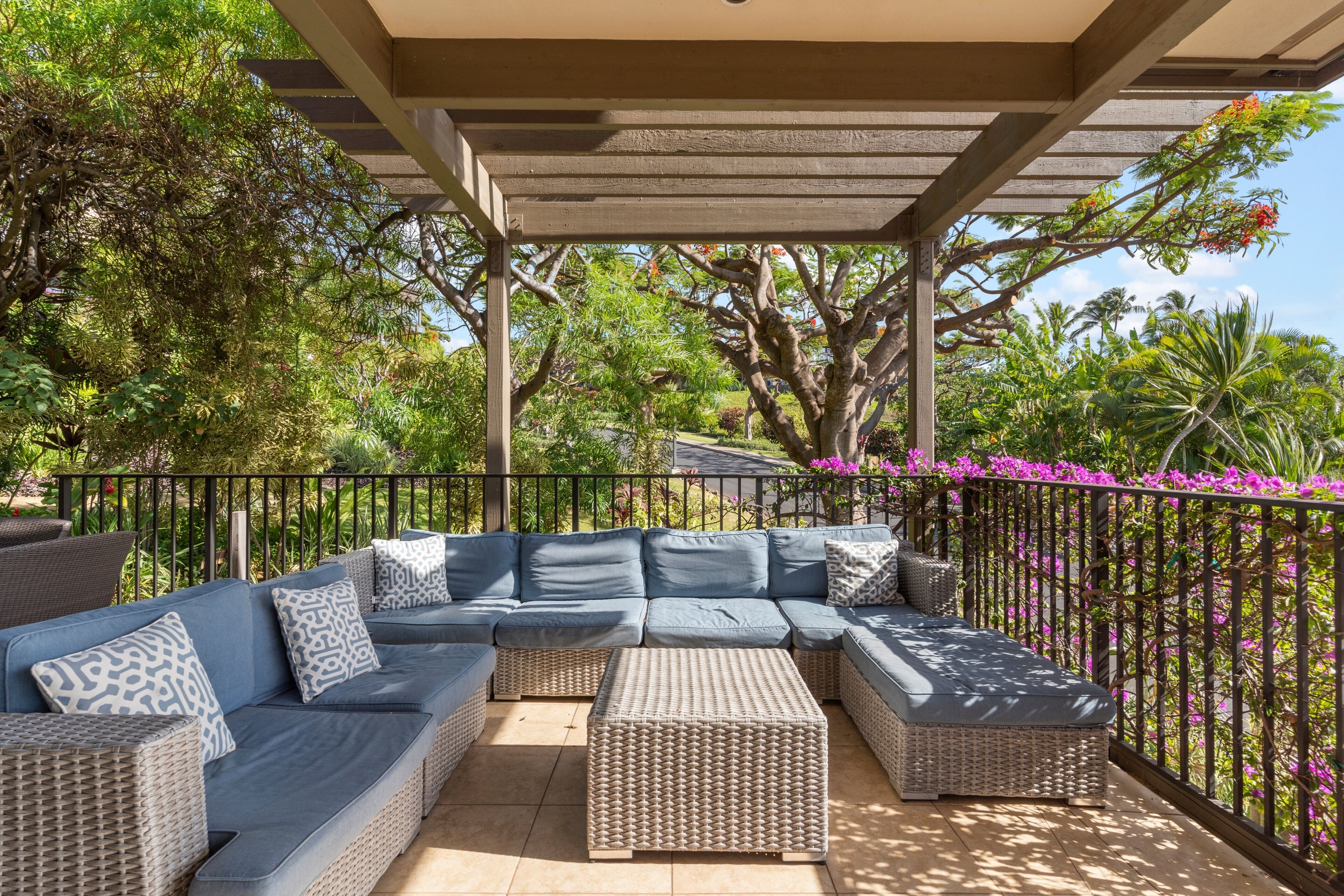 Condo, 2 Bedrooms | Property grounds