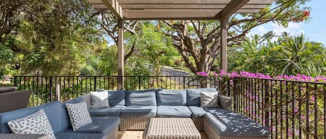 Condo, 2 Bedrooms | Property grounds