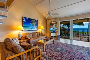 Condo, 2 chambres | Aire de séjour