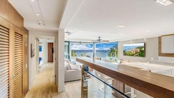 Condo, 2 quartos | Cozinha privada | Geladeira, fogão, cafeteira/chaleira