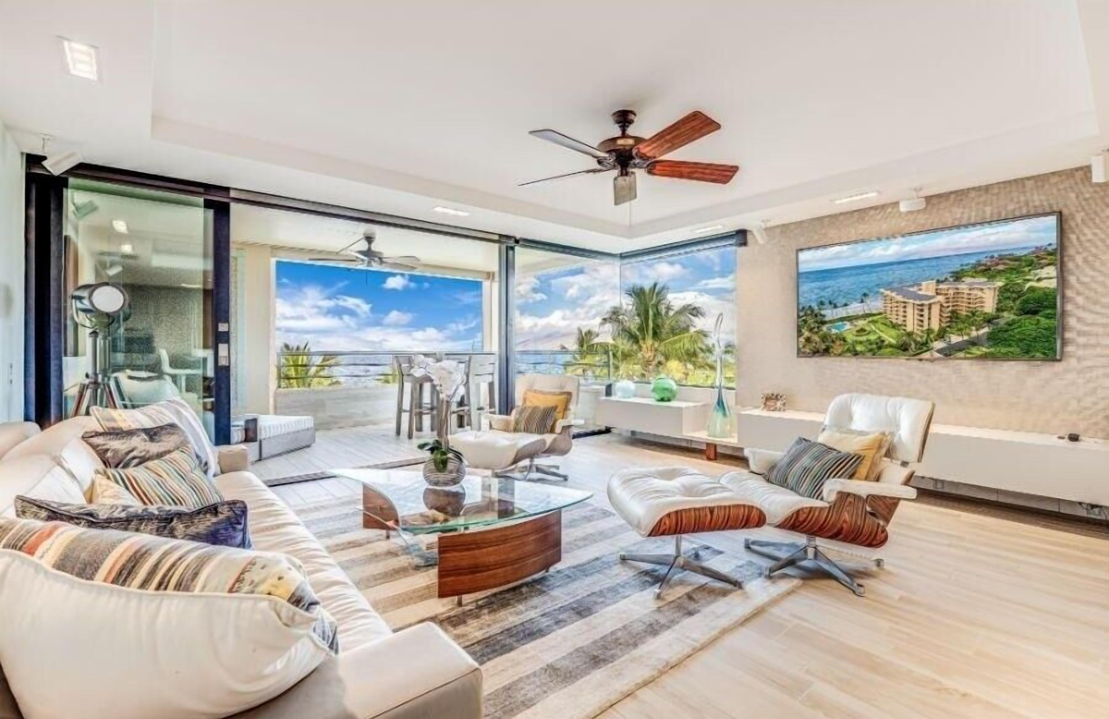 Condo, 2 Bedrooms | Living area