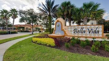 House, 6 Bedrooms | Property grounds