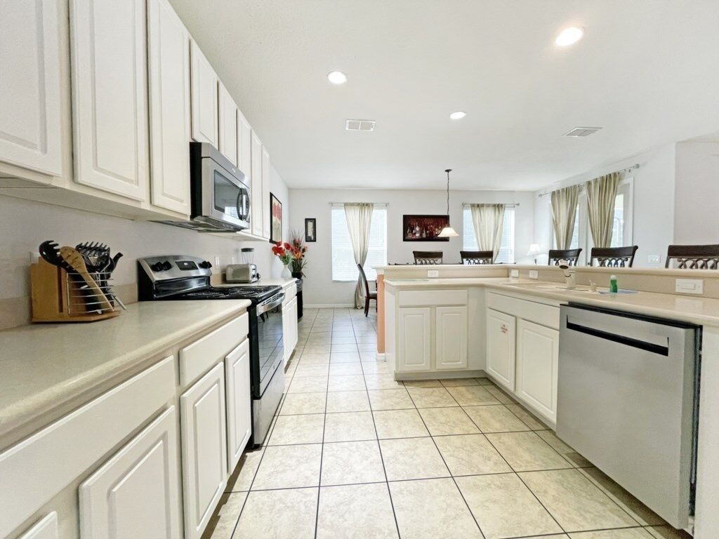 House, 6 Bedrooms | Private kitchen