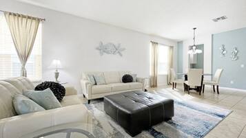 House, 6 Bedrooms | Interior