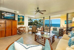 Condo, 2 habitaciones | Área de sala de estar