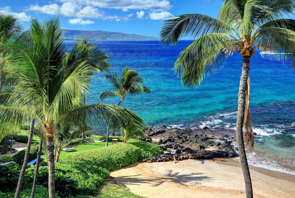 Condo, 2 Bedrooms | Property grounds