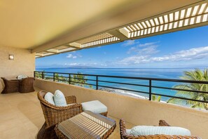 Condo, 2 Bedrooms | Property grounds