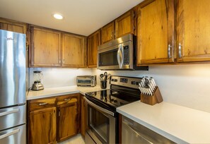 Condo, 2 Bedrooms | Private kitchen