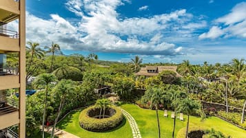 Condo, 2 Bedrooms | Property grounds