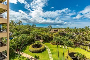 Condo, 2 Bedrooms | Property grounds