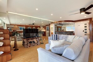 Living area - Royal Mauian, #302 3 Bedroom Condo by RedAwning (Kihei)