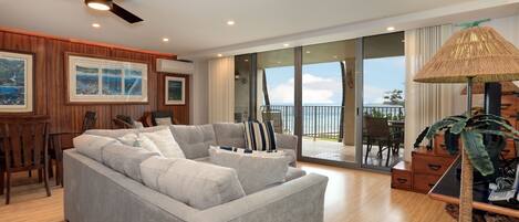 Condo, 3 Bedrooms | Living area