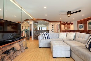 Condo, 3 Bedrooms | Living area