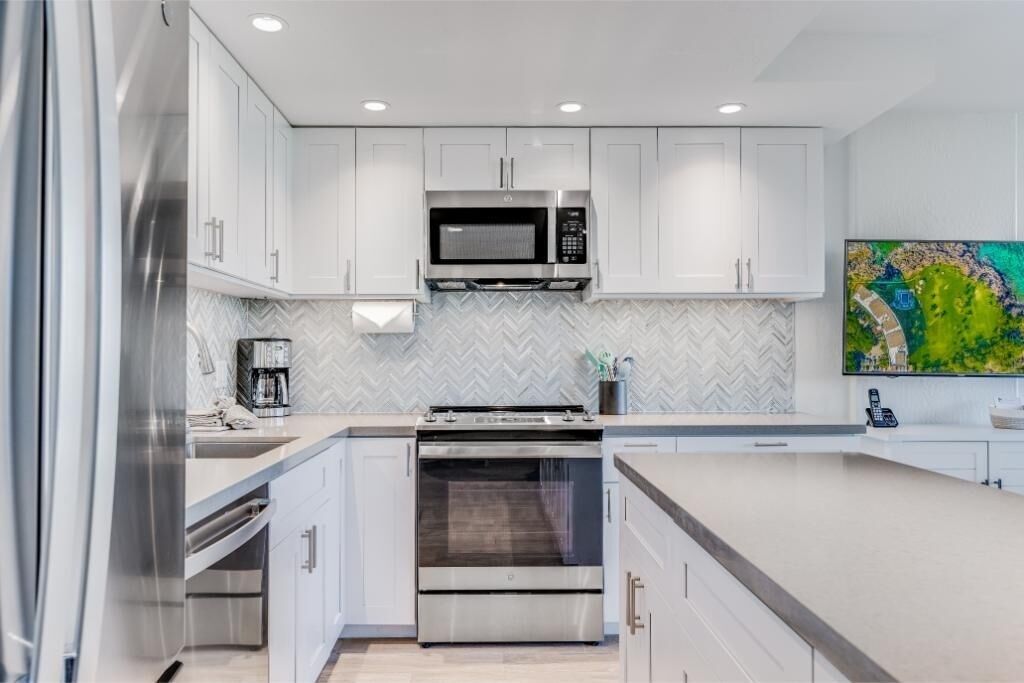 Condo, 1 Bedroom | Private kitchen | Coffee/tea maker, fridge, oven, toaster