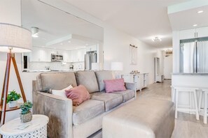 Condo, 1 Bedroom | Living area