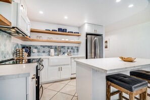 Condo, 1 Bedroom | Private kitchen