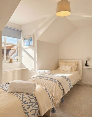 2 bedrooms, iron/ironing board, free WiFi, bed sheets - Standrews- Sleeps4- Familyfriendly- Newlyrenovated (St. Andrews)