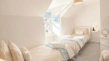 2 kamar tidur, setrika/meja setrika, Wi-Fi gratis, dan seprai linen
