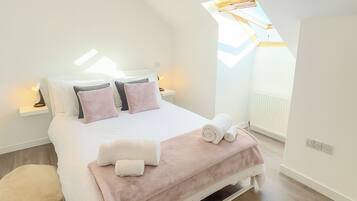 2 bedrooms, iron/ironing board, free WiFi, bed sheets