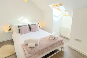 2 bedrooms, iron/ironing board, free WiFi, bed sheets