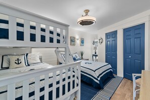 2 bedrooms, iron/ironing board, Internet, bed sheets