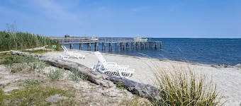 No Cleaning Fee - Condo With Waterfront Pool/Beach
