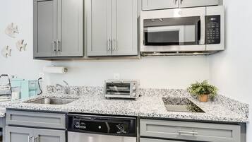 Fridge, microwave, stovetop, dishwasher