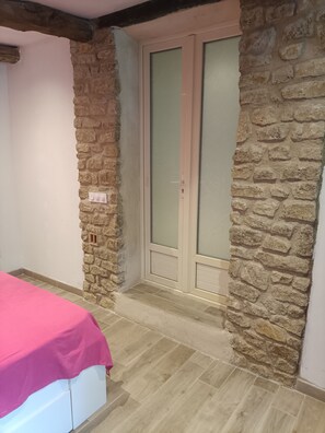 1 habitación, wifi gratis y ropa de cama