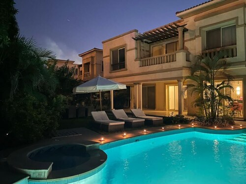 Luxury Mansion with pool and Jacuzzi in New Cairo
