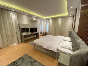 4 bedrooms, bed sheets - Luxury Mansion with pool and Jacuzzi in New Cairo. (New Cairo City)