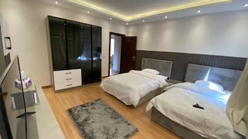 4 bedrooms, bed sheets