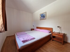 2 bedrooms, WiFi, bed sheets