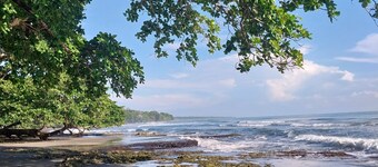 White Beach Jungle Villa and Private Pool, National Park Cahuita