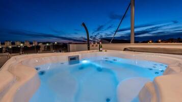 Bathtub spa outdoor